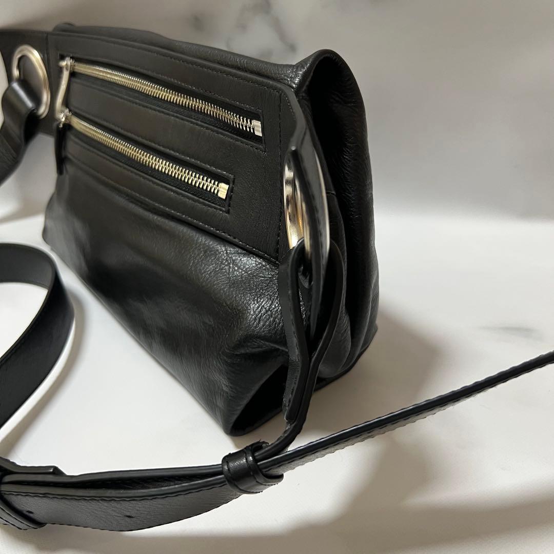 美品☆ カワカワ ハトメ ボディバッグ レザー