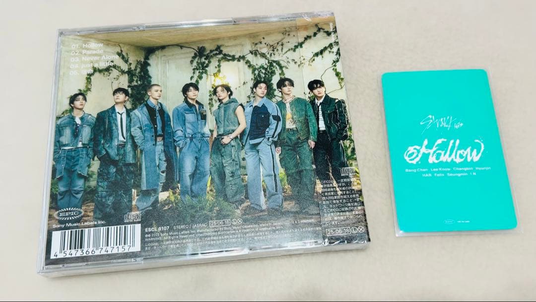 Stray Kids Hollow CD + 関西オフイベ会場限定購入特典トレカ - メルカリ
