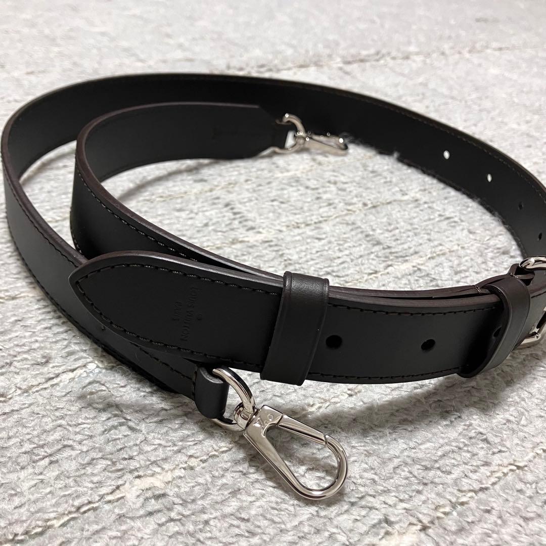 美品！ルイヴィトン［ショルダーストラップ］レザー　肩掛け　ロゴ型押し LOUIS VUITTON（ルイ・ヴィトン） ショルダーストラップ ロゴ