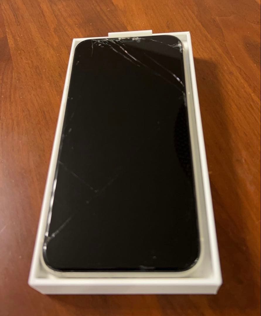 iPhone11 128GB 画面割れあり、背面割れあり