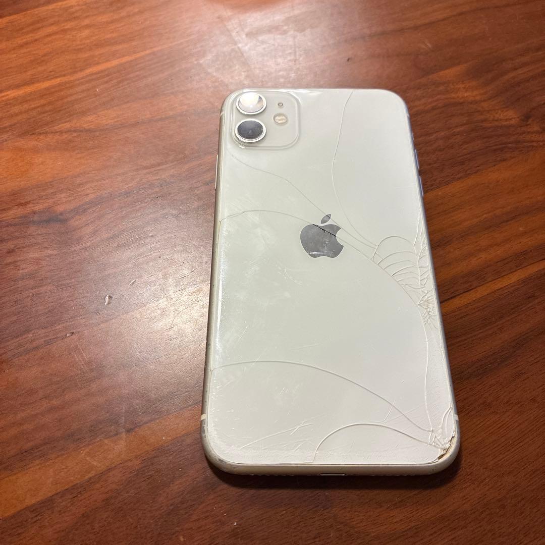 iPhone11 128GB 画面割れあり、背面割れあり