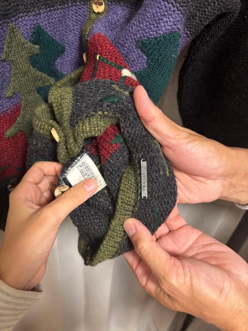 美品 GIESSWEIN刺繍デザインカーディガン - メルカリ