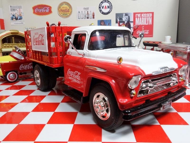 コカコーラ 設置デリバリートラック 1957カメオ Stake ERTL - メルカリ