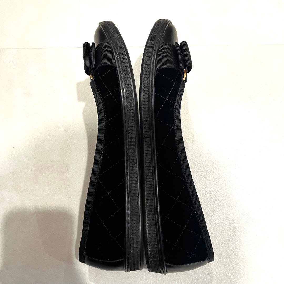 フェラガモ ブラック ベロアキルティングフラットシューズ - メルカリ