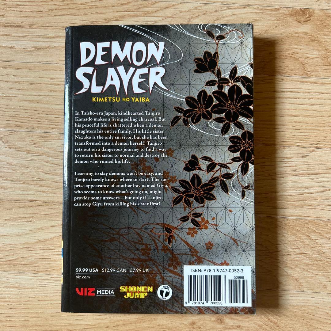 DEMON SLAYER 1 （鬼滅の刃 コミック 英語版） - メルカリ