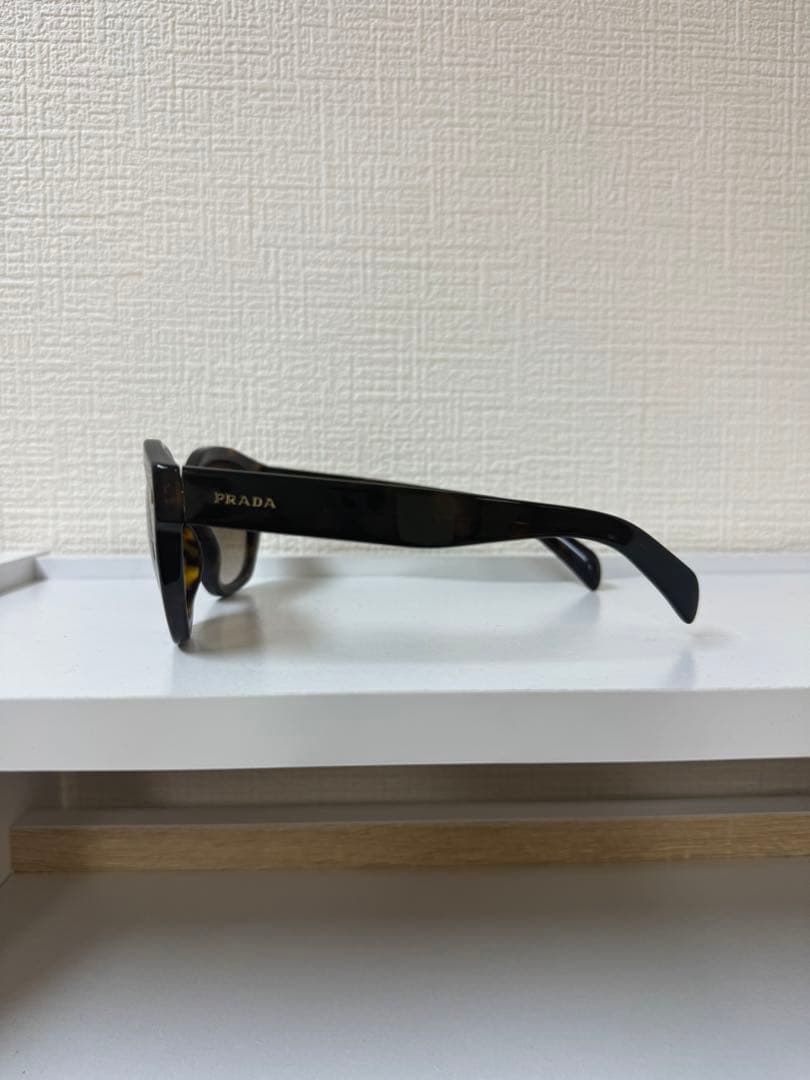 2026年SALE！PRADA美品！ 定番キャットアイサングラス！ - メルカリ