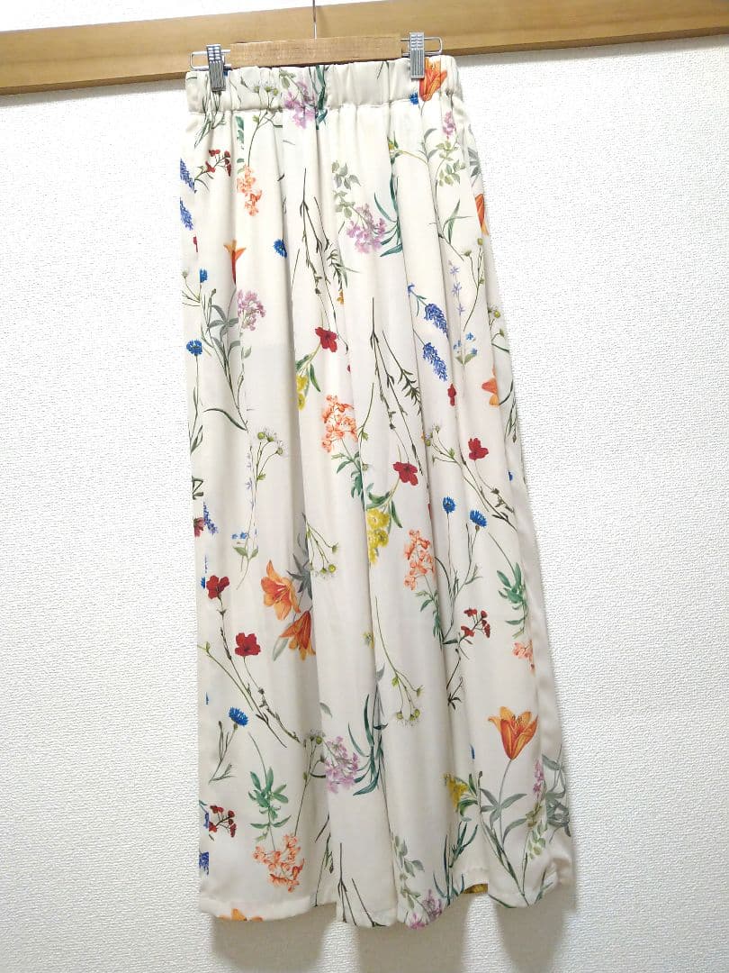 EMMEL REFINES EM フラワープリントイージーパンツ S ホワイト - メルカリ