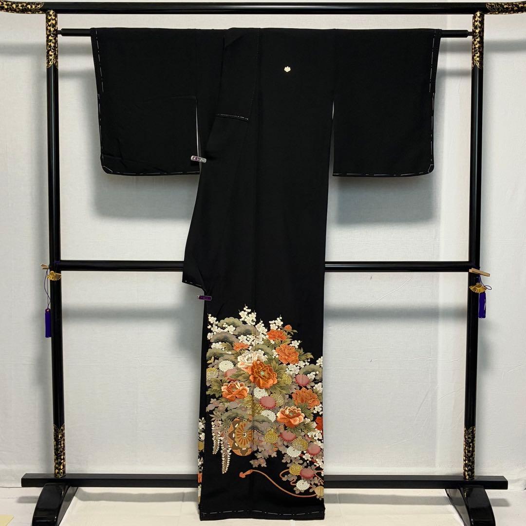 D165 黒留袖 牡丹刺繍 花車 正絹 着物 袷 しつけ糸付き未使用極美品