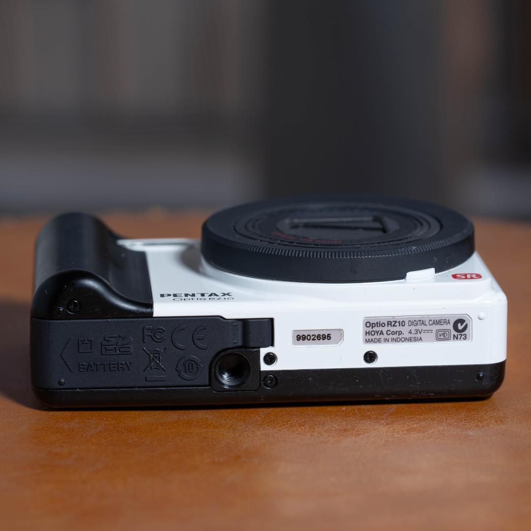 可愛いすぎるコンデジ】PENTAX optio RZ10 ホワイト - メルカリ