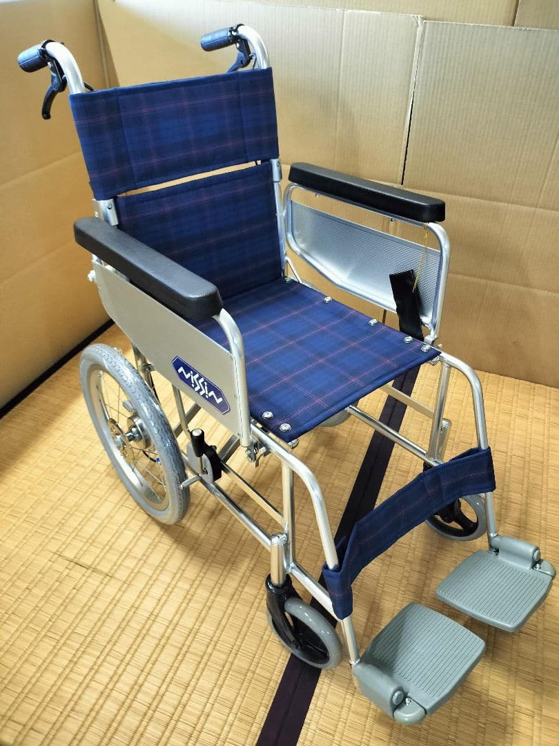 日進 介助式車いす 未使用品 日進医療器】シン・ウルトラシリーズ 標準型 介助式 NAH-SU1 ｜車いす