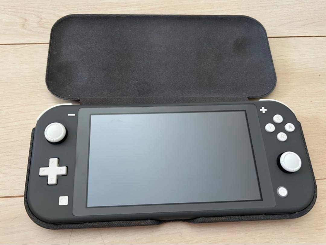 Nintendo Switch Lite ブラック 本体 ハードケース付き 株式会社 HORI | スリムハードポーチ for Nintendo Switch Lite ブラック