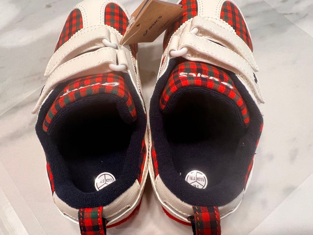 新品タグ付き✳︎ファミリア×アシックス　スニーカー　18.5cm