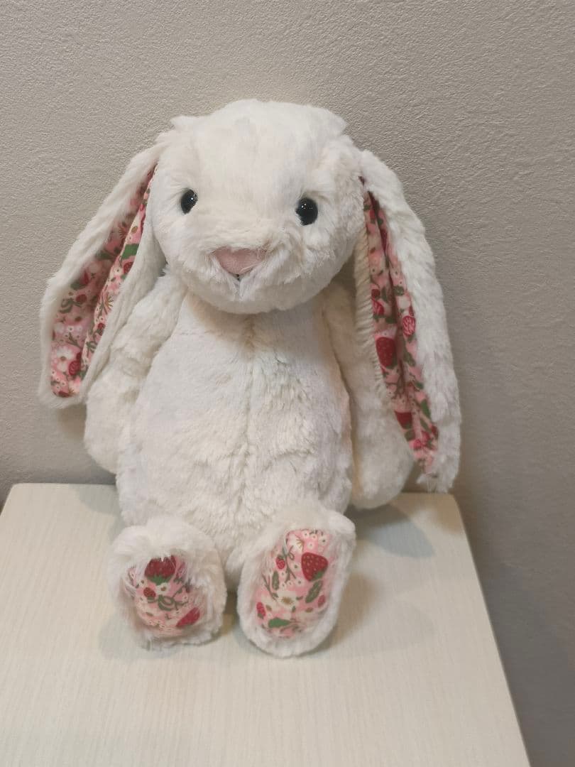 ぬいぐるみ  Blossom Cream Bunny Medium Blossom Cream Bunny - Official Jellycat