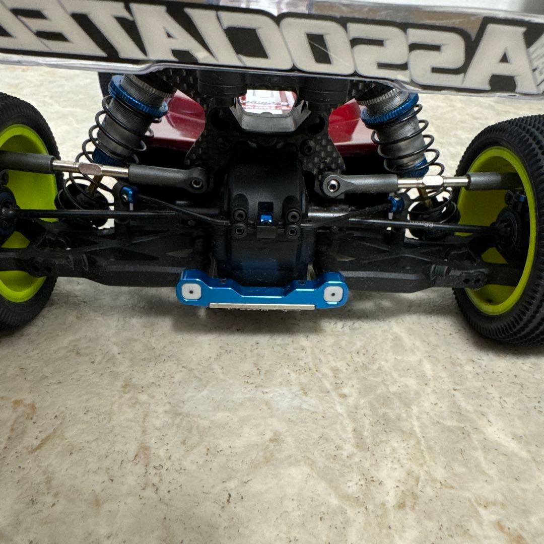 アソシエイテッド RC10 B74.2 CE (組立メカ搭載済み) - メルカリ