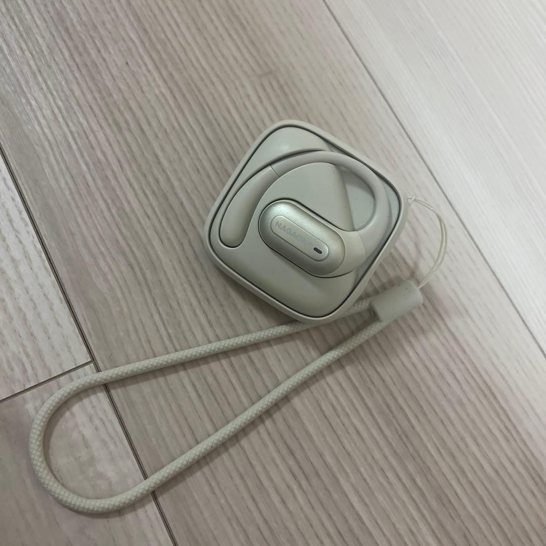 ホワイト ワイヤレスイヤホン 充電ケース付き 耳掛けイヤホン 楽天市場】【クーポンで2,280円】 ワイヤレスイヤホン ワイヤレス