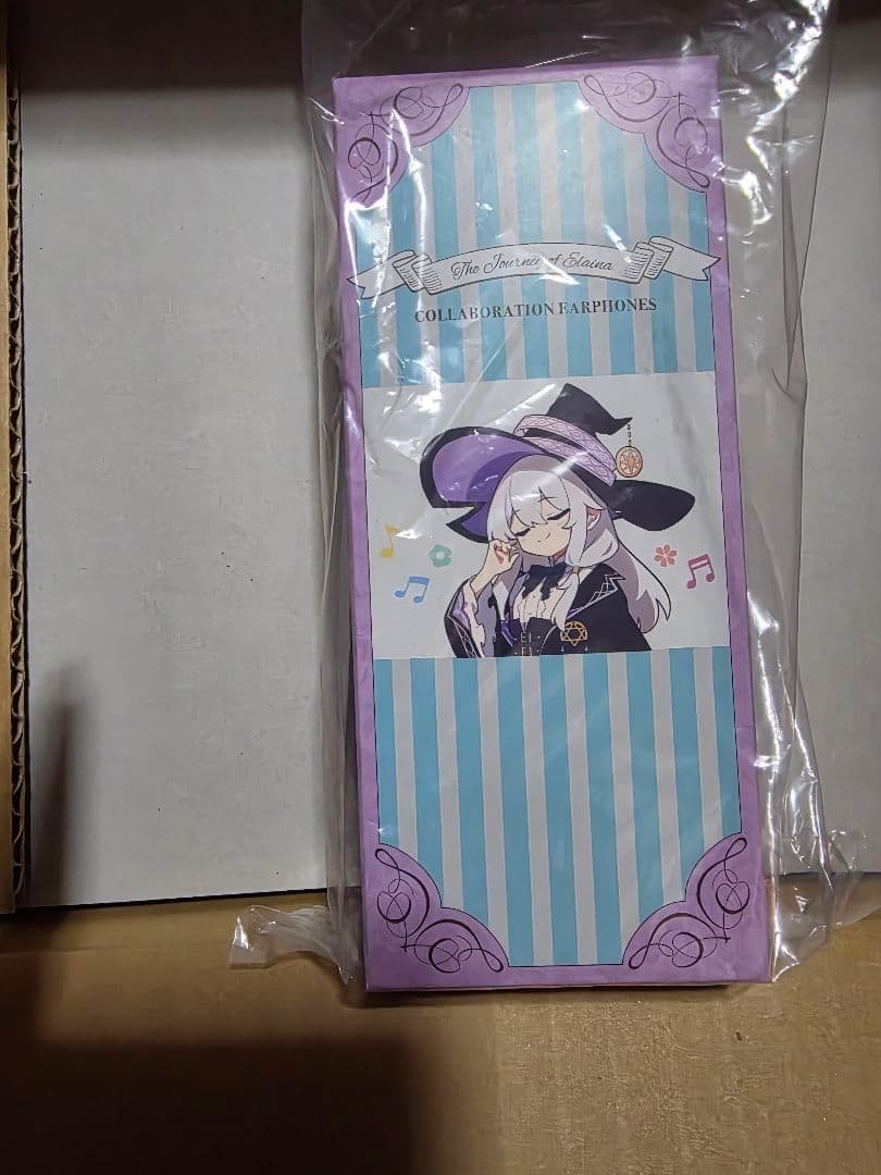 魔女の旅々　アニメイト限定セット仕様　コラボイヤホン+アクリルカード3種セット イレイナ役・本渡楓さん撮り下ろしボイス収録の「コラボイヤホン」など