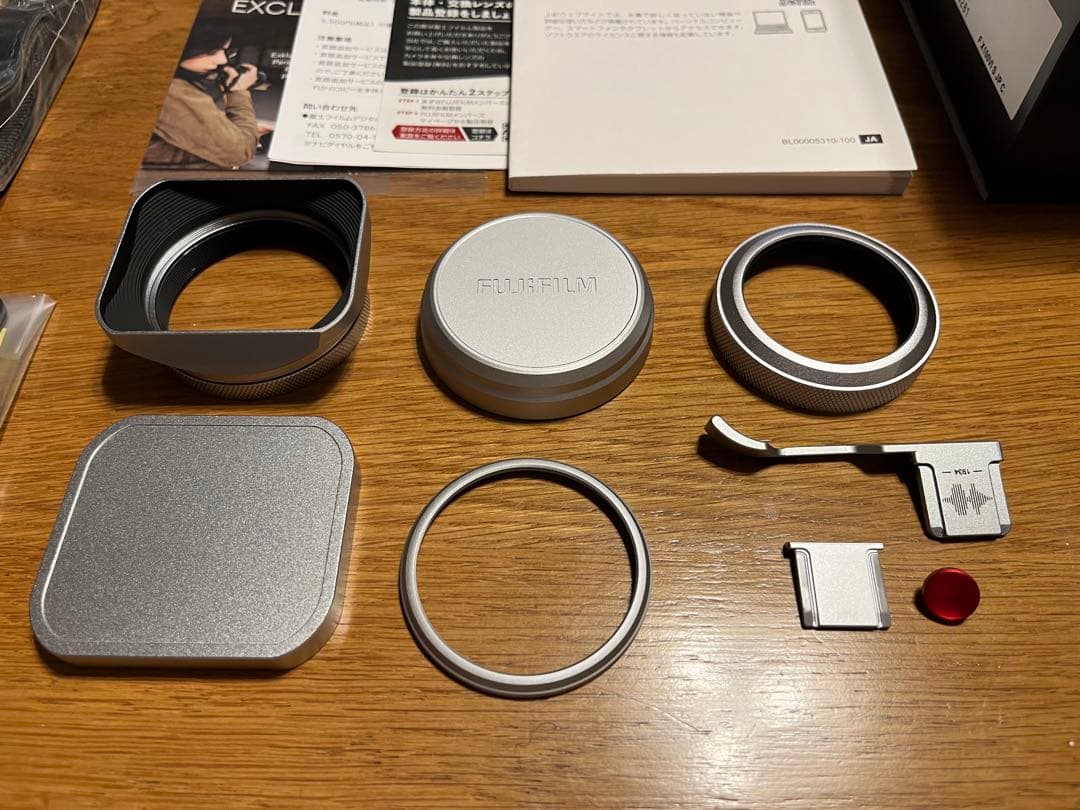 ショット数600回】FUJIFILM x100ⅵ シルバー アクセサリー多数 - メルカリ