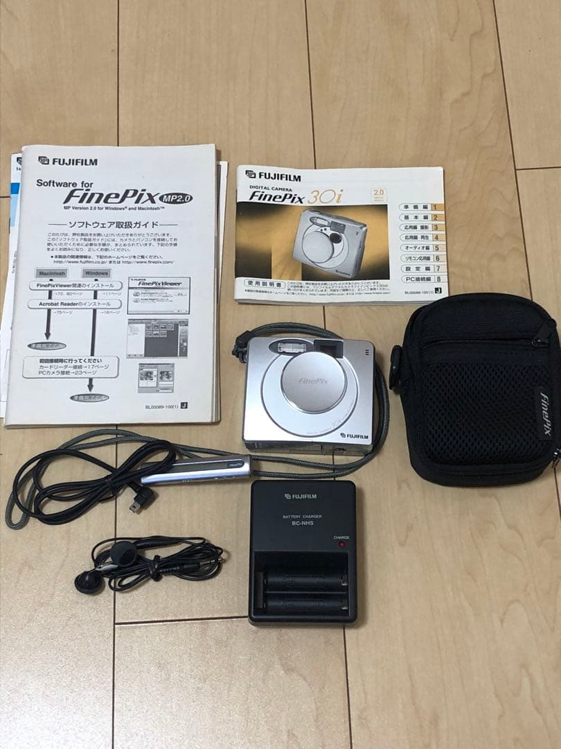 FUJIFILM FinePix 30i シルバー SDカード付 FUJIFILM FinePix 30i シルバー SDカード付 FUJIFILM FinePix 30i