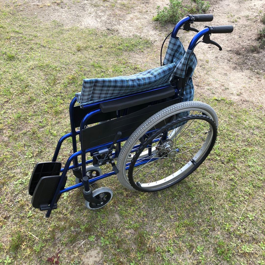 青とチェック柄 自走用車椅子