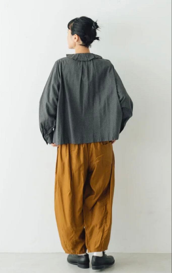 HAU ブラウス \"ruffled\" チェック チャコールグレー