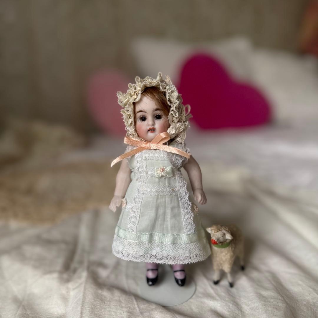 アンティークビスクドール ミニョネット&羊 - メルカリ