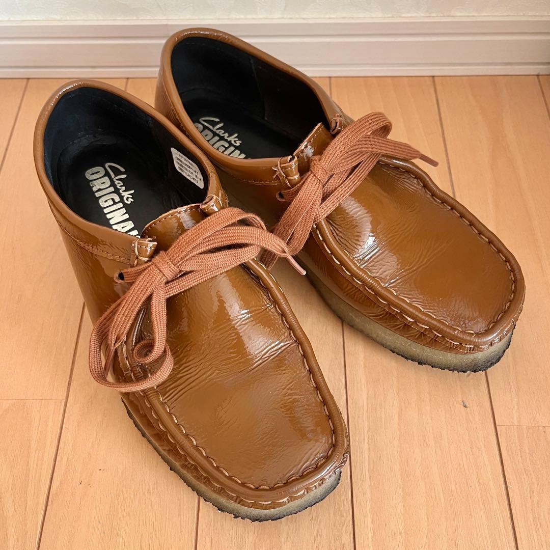 CLARKS ORIGINALS クラークス ワラビー パテントレザー ブラウン Clarks Originals 【並行輸入品】クラークス オリジナルス ワラビー