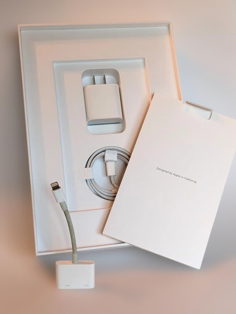 iPad (第9世代) Wi-Fi 64GB＋Logitech＋純正レザー美品