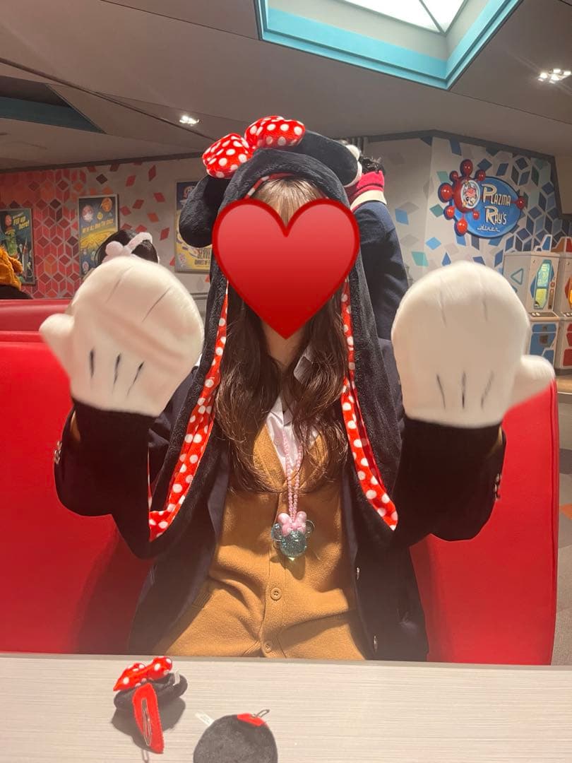 ミニーマウス フリースフード 手袋付き - メルカリ