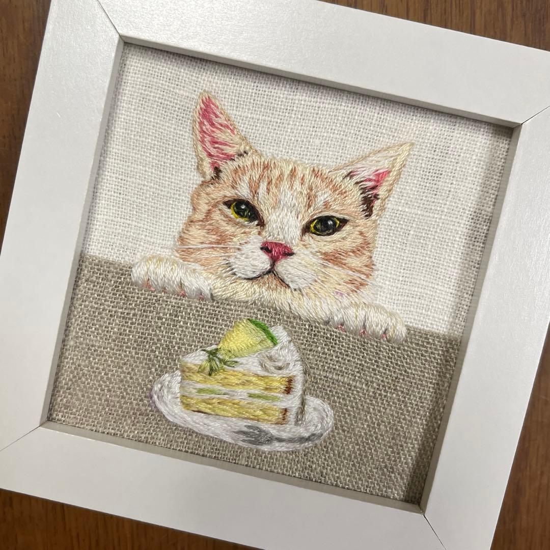 n*u様 ハンドメイド刺繍フレーム　ハチワレ茶トラさんとメロンショートケーキ n*u様 ハンドメイド刺繍フレーム ハチワレ茶トラさんとメロンショート