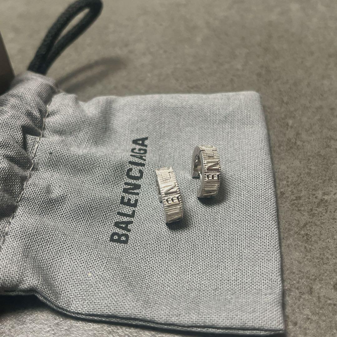 美品】BALENCIAGA フープ ピアス ロゴ FORCE STRIPED - メルカリ