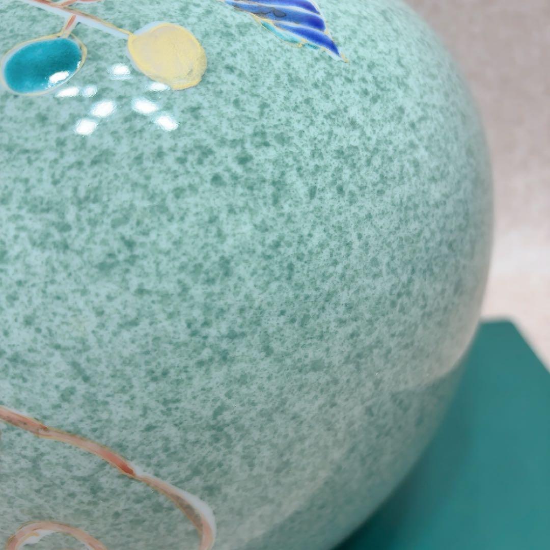 花瓶 九谷焼寿峰窯 青緑色の葉と果実の花瓶 A601 - メルカリ