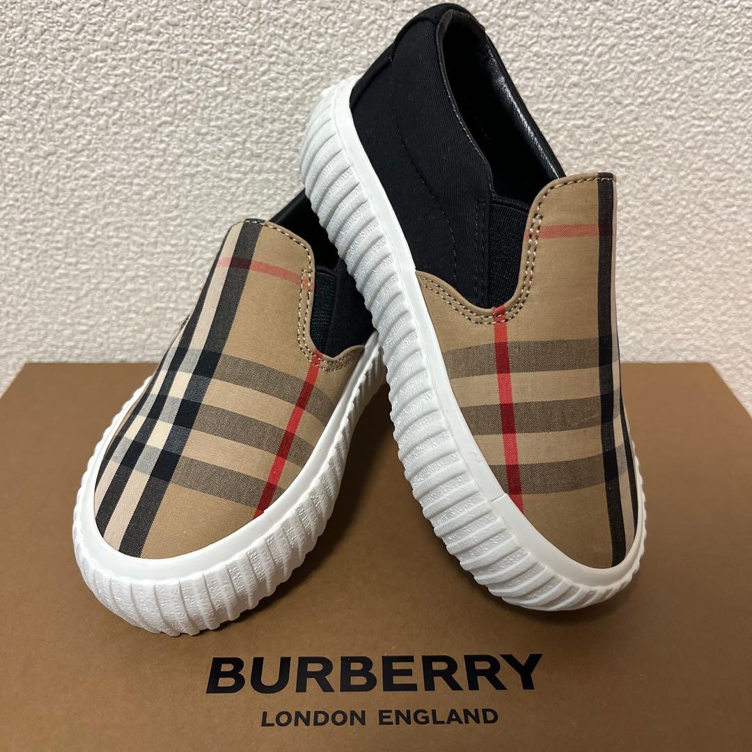 BURBERRY チェック柄 スリッポンスニーカー Check Terrace Sneakers in Black - Men | Burberry® Official