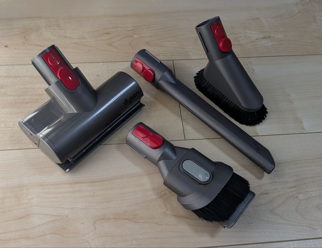 ジャンク品】Dyson V10 Fluffy コードレス掃除機本体 - メルカリ