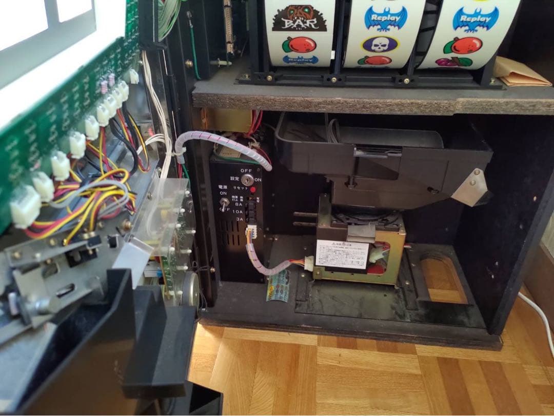 横浜市直接受け取りの方限定※ Gothic BEAST スロットマシン - メルカリ