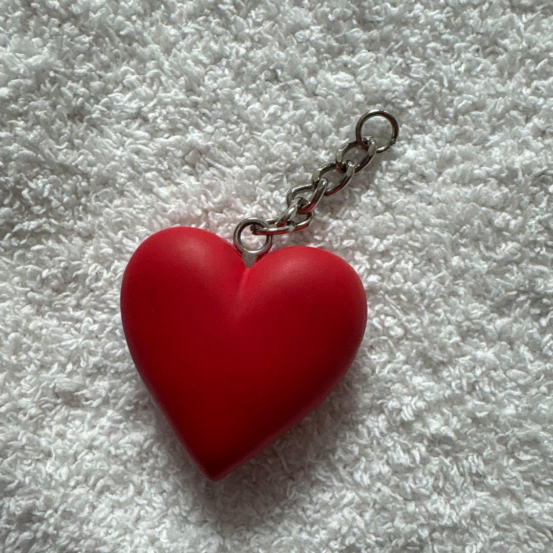 Girls Don't Cry ハート型キーホルダー - メルカリ