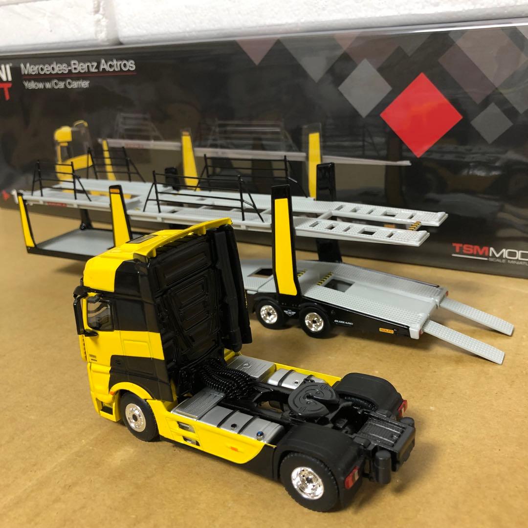 MINI GT メルセデスベンツ アクトロス イエロー w/ カー キャリアー