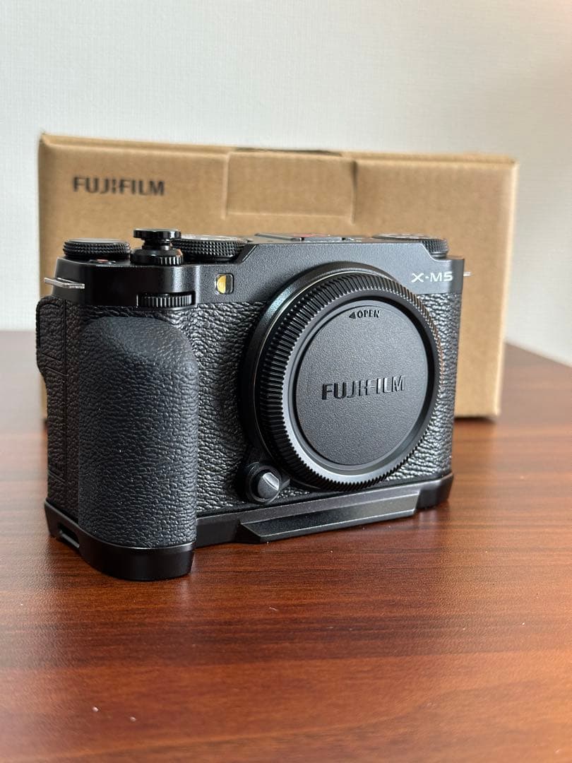 美品】 FUJIFILM X-M5 グリップ・充電器・バッテリー2個 - メルカリ