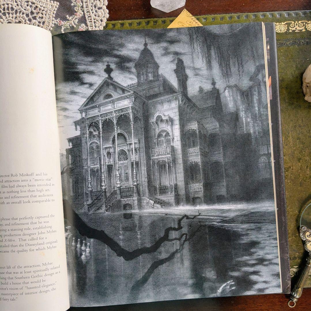 ディズニーファン必見！まるでホーンテッドマンションの扉を開けたよう