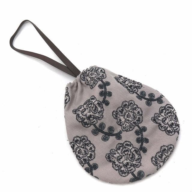 ミナペルホネン yula drop bag 巾着バッグ 花柄 ライトグレー - メルカリ