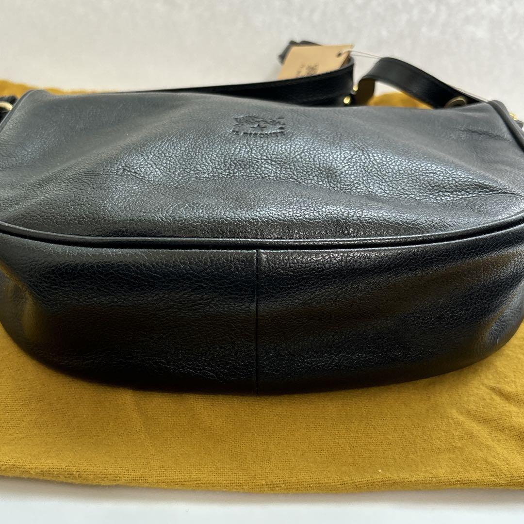 新品未使用タグ付き イルビゾンテ ハーフムーン ショルダーバッグ 黒
