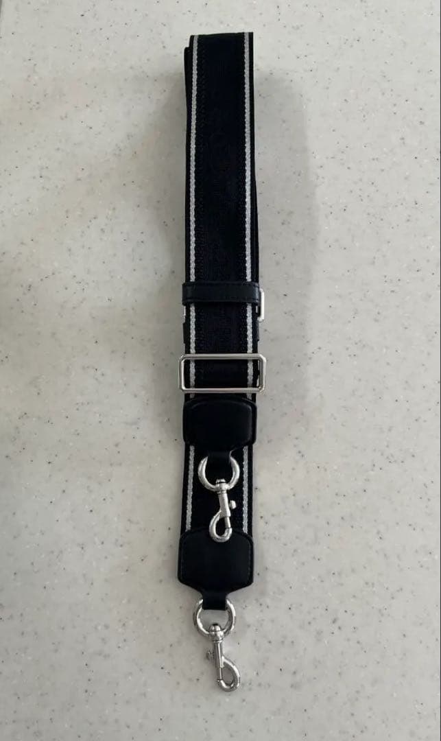 MARC JACOBS ショルダーストラップ ブラック - メルカリ