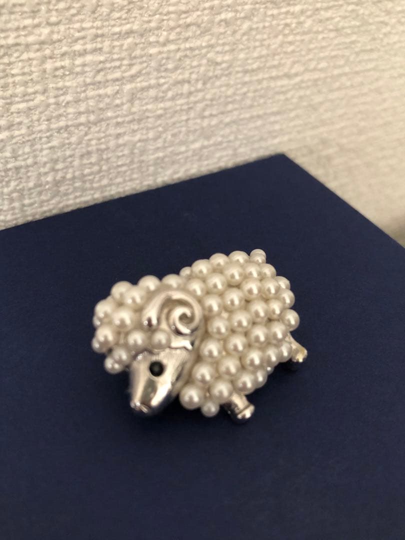 ヒツジ 羊 ひつじ☆ブローチ 真珠風パール風 シルバー☆新品 未使用