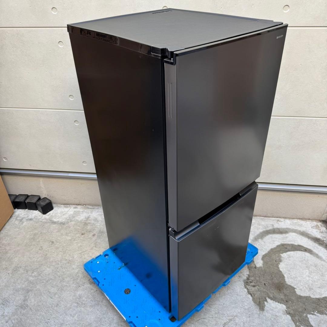 196⭐️2025年製☆ほぼ新品☆シャープ 冷蔵庫 右、左開き 一人暮らし