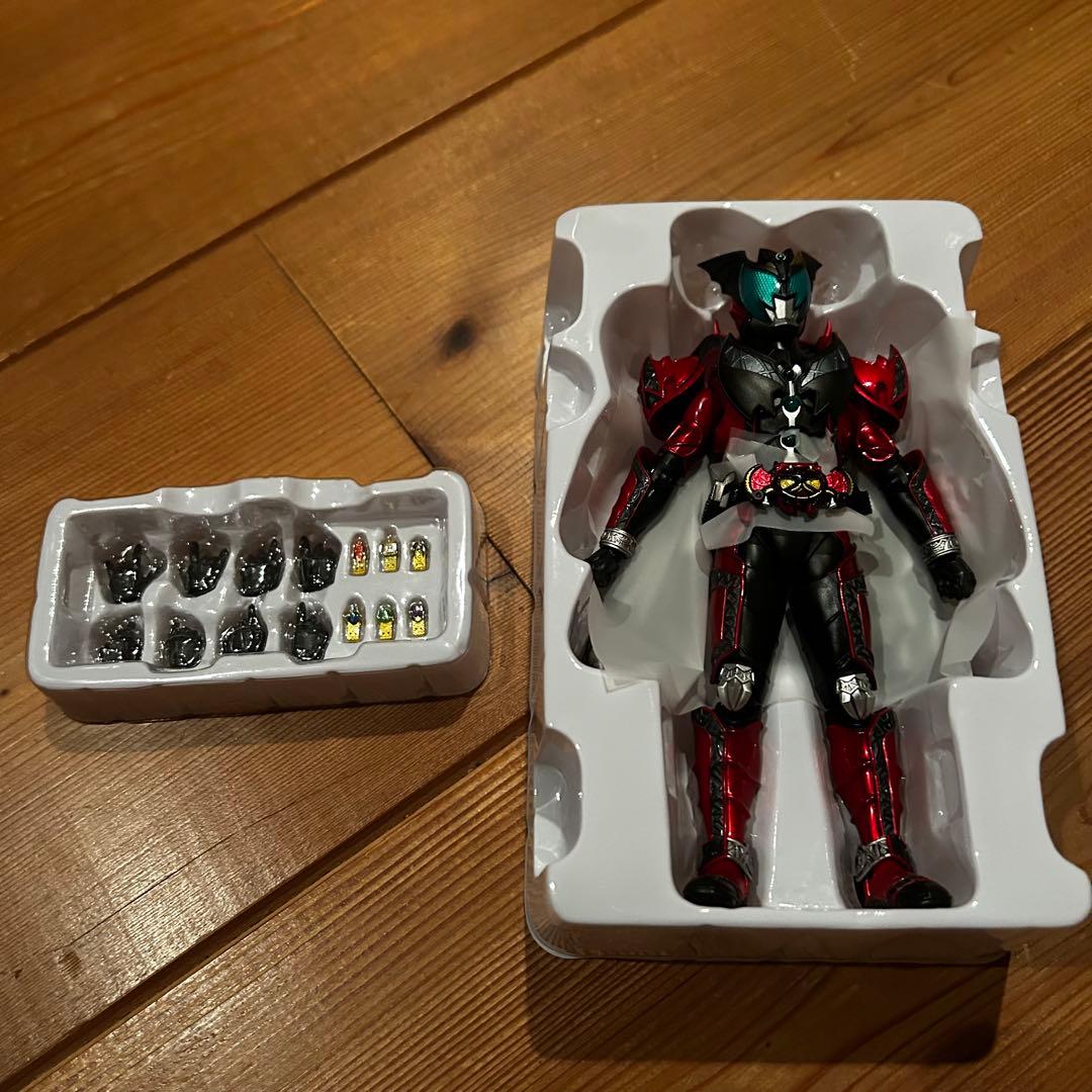 S.H.Figuarts 真骨彫製法 仮面ライダーダークキバ