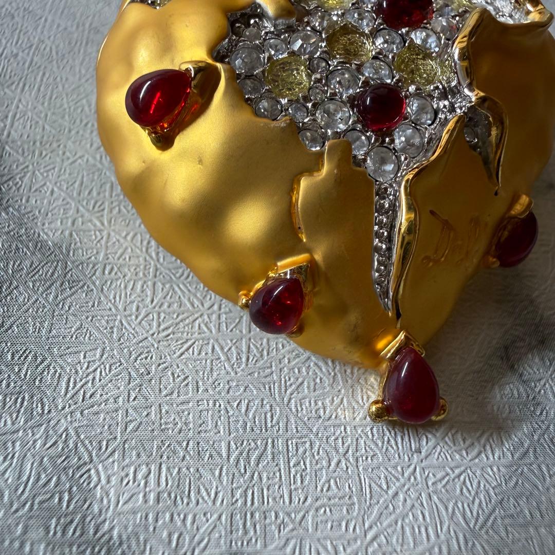 訳あり/希少】DALI JOIES ダリ「王家の心臓」ブローチ 復刻品 - メルカリ