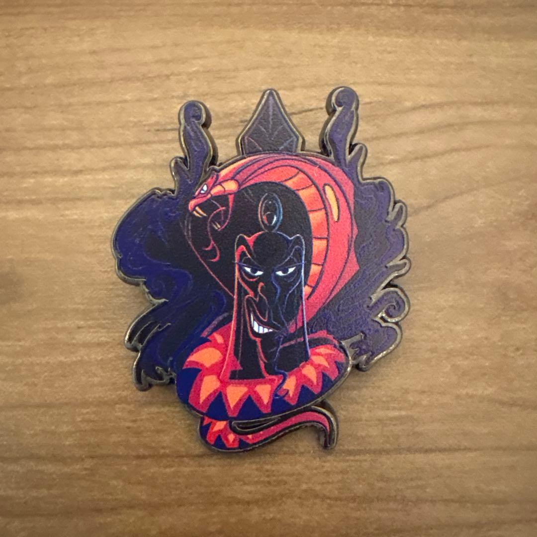 海外ディズニー】 ヴィランズ ピンバッチ 3個セット - メルカリ