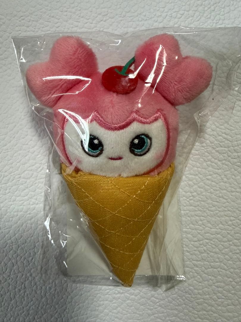 BABY LOVELYSアイスぬいぐるみバッチ Baby MOVELY - メルカリ