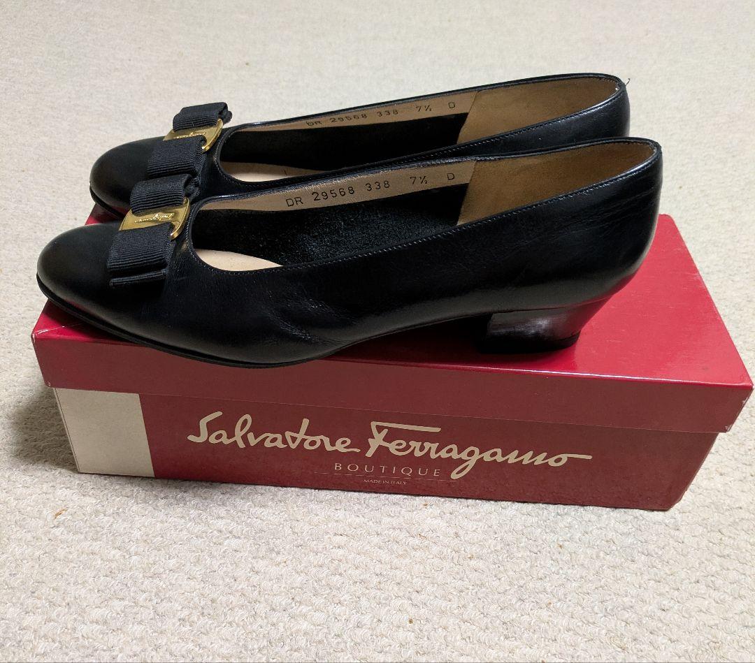 サルバトーレ フェラガモ 黒　ヴァラ　リボン フラットパンプス　 24.5cm