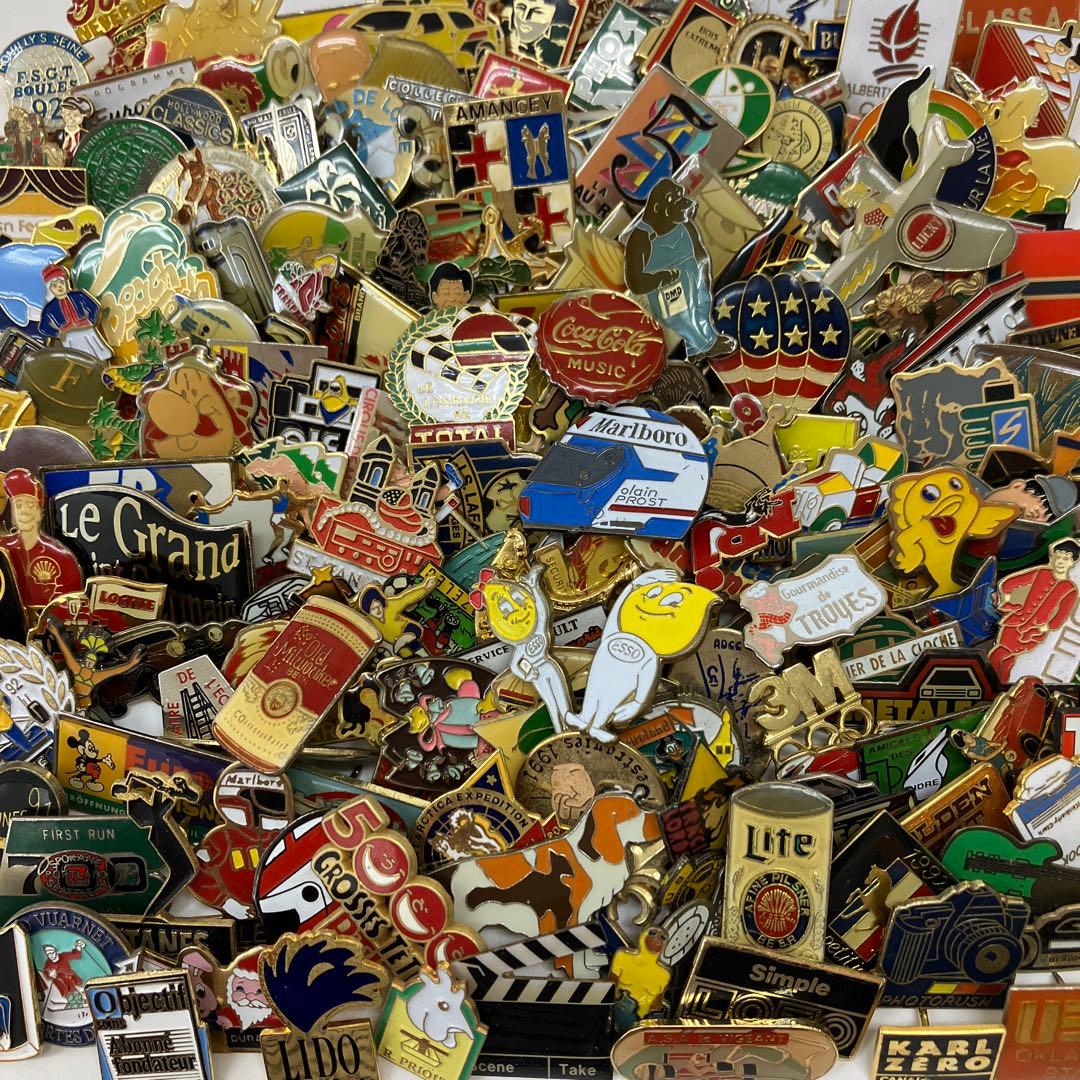 フランス雑貨★ピンバッジ大量200個セット★コカコーラ　エッソボーイ&ガール S122 30個 フランス ピンバッジ 大量 まとめ売り まとめて セット 卸売
