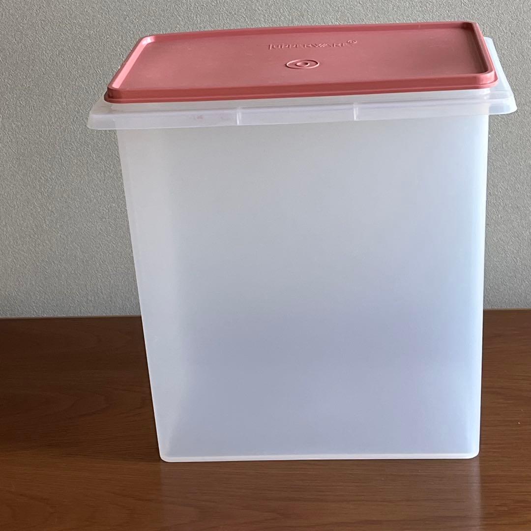 タッパーウェア 10キロキーパー 長方形 ピンク蓋 - メルカリ